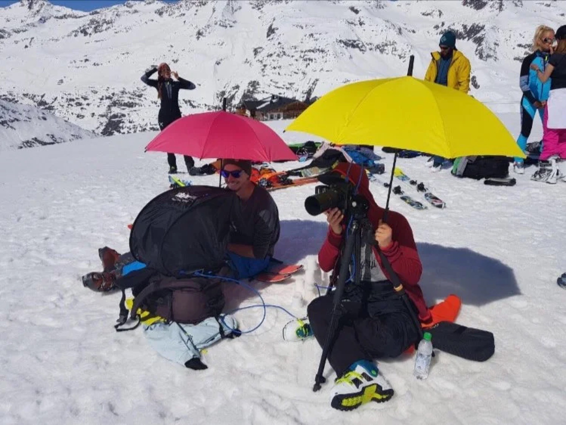Behind the Scenes: Shooting im Schnee unter Schirmen